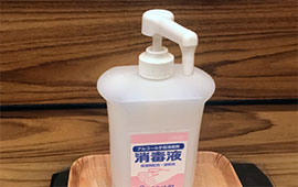患者様毎にチェアーや周辺機器を消毒払拭しています